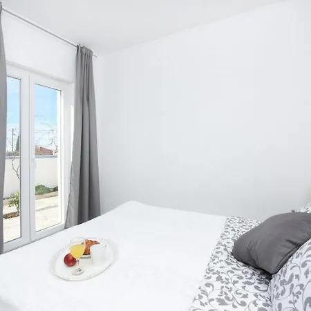 Mateo Semesterbostad